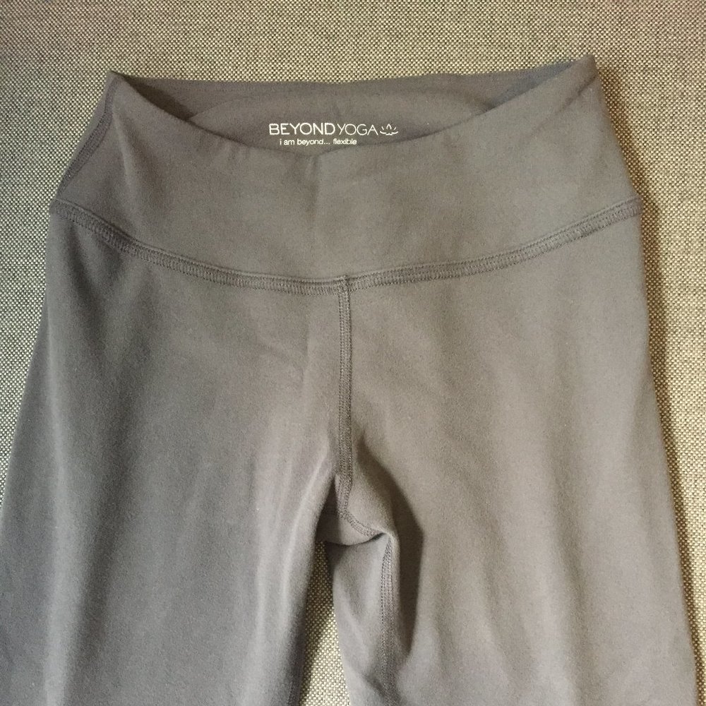 Beyond Yoga - Capri Leggings NEVER WORN - Picture 2 of 9